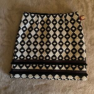 NWT Merona Black and White Merona Geometric Mini Skirt. SZ 10